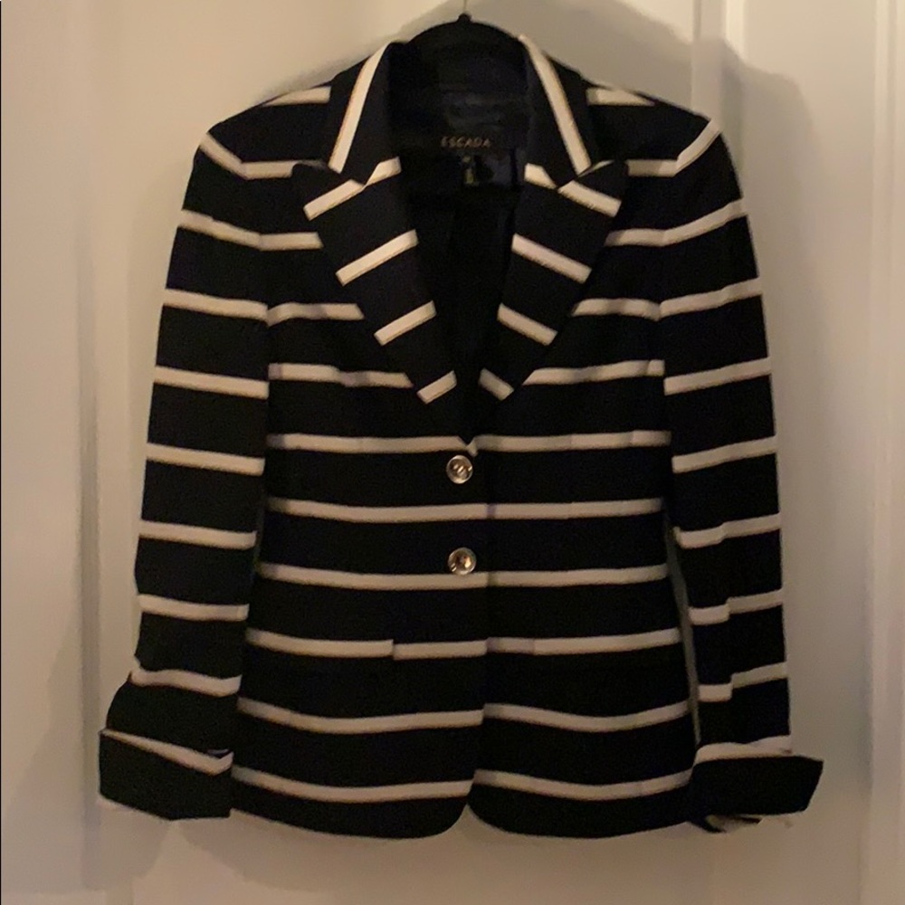 Beautiful Escada blazer size 34.